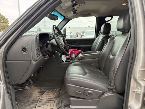 Used 2006 Chevrolet Silverado 2500 LT w/ Heavy-Duty Power Package AWD/4WD image 2