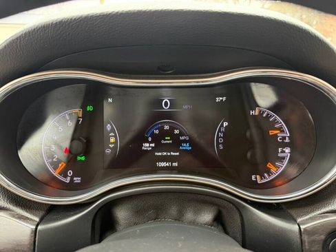 Used 2015 Jeep Grand Cherokee Limited w/ Luxury Group II image 39