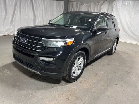 Used 2024 Ford Explorer XLT w/ Equipment Group 202A image 3