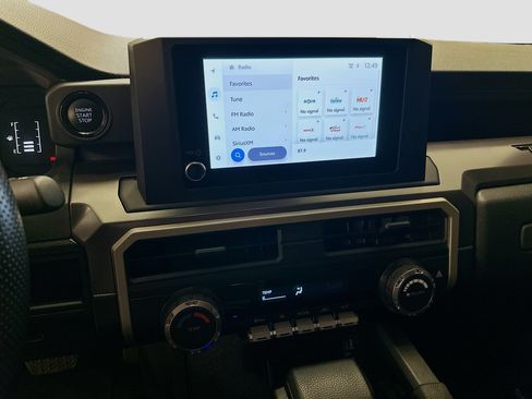 Used 2025 Toyota Tacoma SR5 AWD/4WD image 26