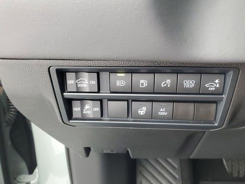 Used 2025 Toyota Sequoia Platinum AWD/4WD image 33