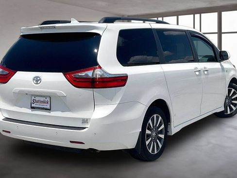 Used 2020 Toyota Sienna XLE Premium AWD/4WD image 6