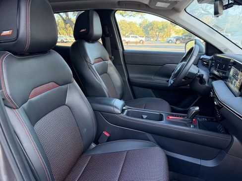 Used 2025 Nissan Kicks SR w/ SR Premium Package AWD/4WD image 16