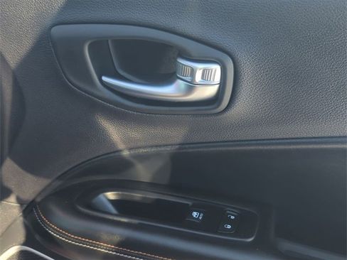 Used 2017 Jeep Compass Latitude w/ Cold Weather Group image 27