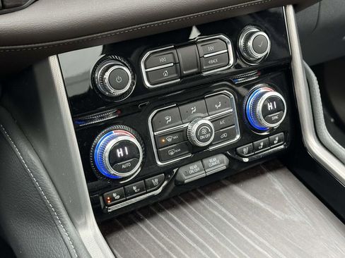 Used 2023 GMC Yukon Denali image 32