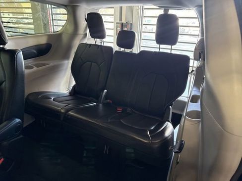 Used 2024 Chrysler Pacifica Touring-L image 35