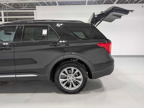 Used 2023 Ford Explorer XLT w/ Equipment Group 202A AWD/4WD image 11