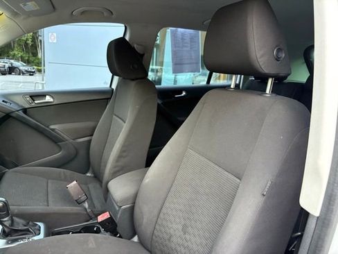 Used 2018 Volkswagen Tiguan Limited w/ Premium Package FWD image 12