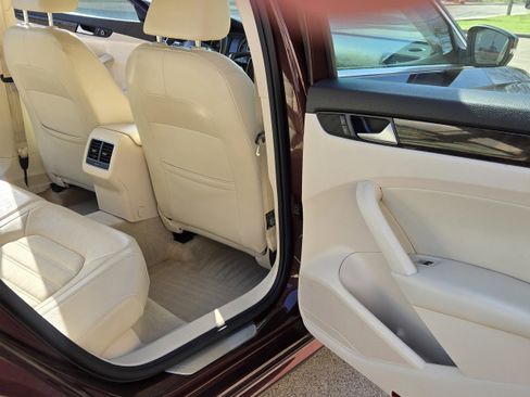 Used 2014 Volkswagen Passat 1.8T SEL Premium image 23