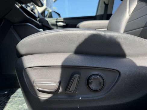 Used 2022 Toyota Highlander XLE AWD/4WD image 23