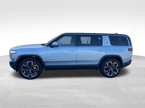 Used 2023 Rivian R1S Launch Edition image 2