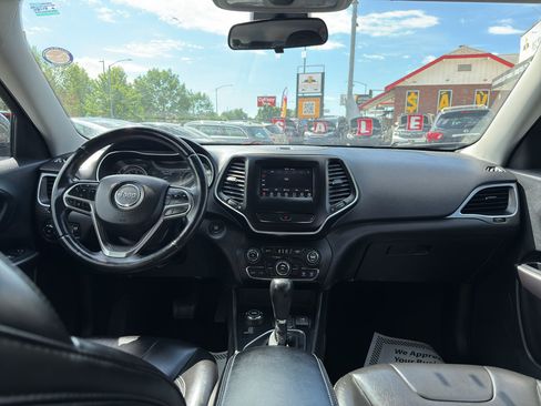 Used 2019 Jeep Cherokee Latitude Plus AWD/4WD image 21