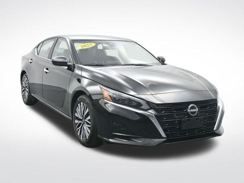 Used 2025 Nissan Altima 2.5 SV image 3