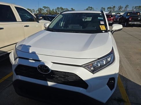 Used 2020 Toyota RAV4 XLE image 2