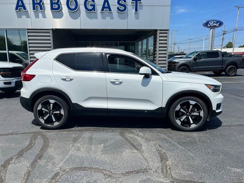 Used 2021 Volvo XC40 T5 Momentum AWD/4WD image 4