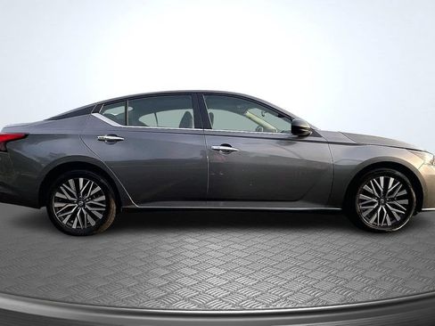 Used 2025 Nissan Altima 2.5 SV FWD image 4