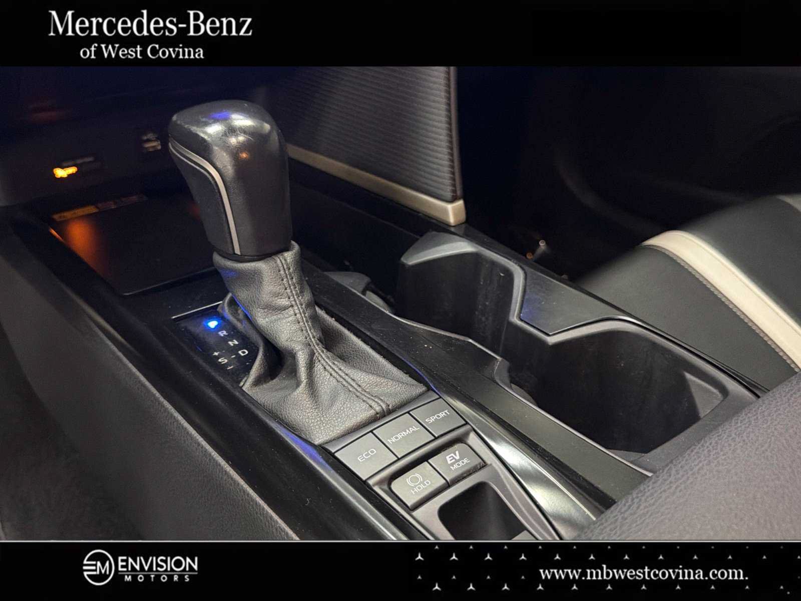 Used 2025 Toyota Camry SE FWD image 29
