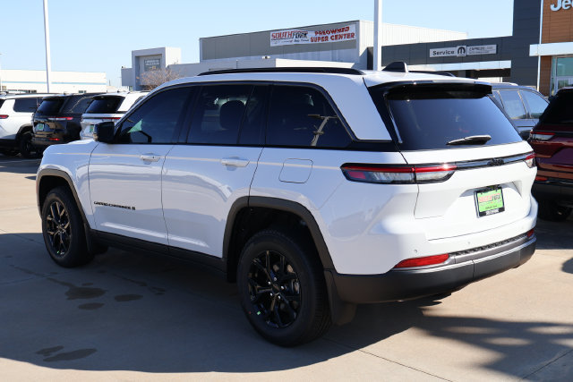 New 2026 Jeep Grand Cherokee Altitude RWD image 5