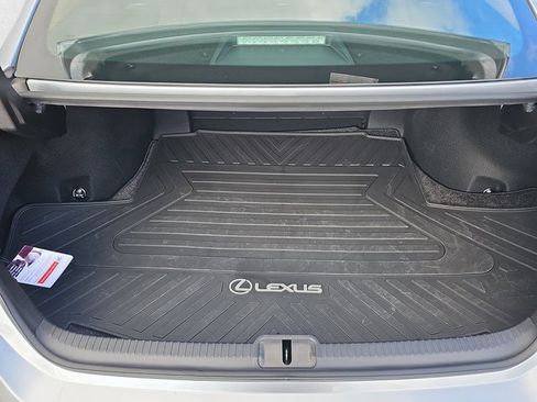 Certified 2023 Lexus ES 300h w/ Luxury Package image 12