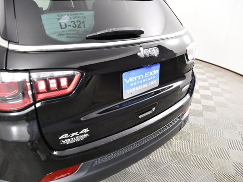 Used 2024 Jeep Compass Latitude AWD/4WD image 15