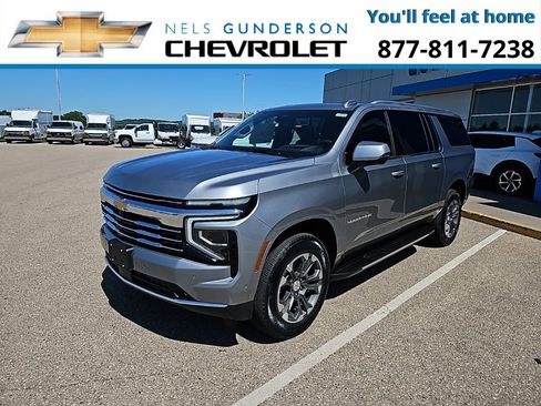 New 2025 Chevrolet Suburban LT w/ Advanced Technology Package image 3