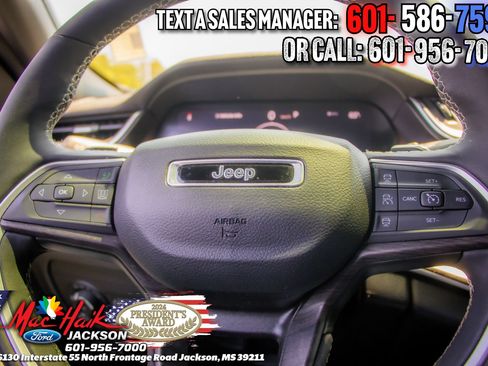 Used 2024 Jeep Grand Cherokee Limited w/ Trailer Tow Package AWD/4WD image 9