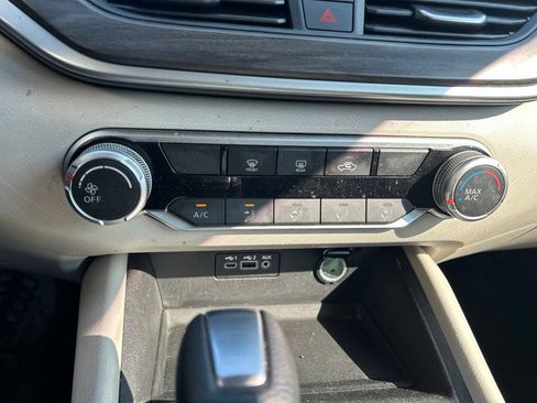 Certified 2025 Nissan Altima 2.5 SV FWD image 12