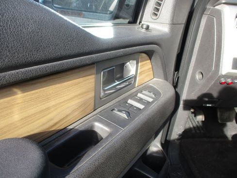 Used 2011 Ford F150 Lariat w/ Lariat Chrome Pkg image 10