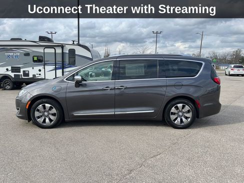 Used 2020 Chrysler Pacifica Limited w/ Advanced Safetytec Group FWD image 2