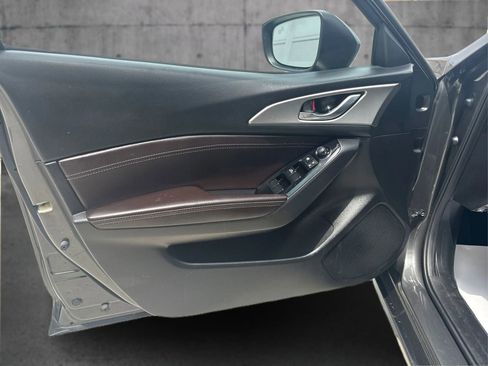 Used 2017 MAZDA MAZDA3 Touring FWD image 20