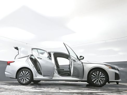 Used 2024 Nissan Altima 2.5 SV image 75