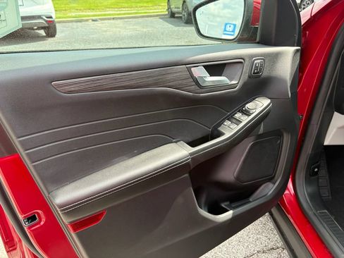 Used 2023 Ford Escape Platinum AWD/4WD image 13