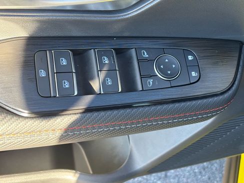 Used 2025 Nissan Kicks SR w/ SR Premium Package image 18