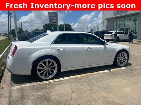 Used 2016 Chrysler 300 Limited RWD image 3