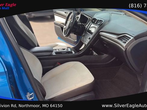 Used 2019 Ford Fusion SE w/ Equipment Group 151A FWD image 12