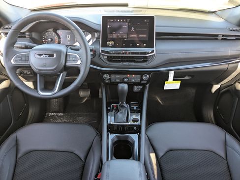 New 2026 Jeep Compass Latitude image 12