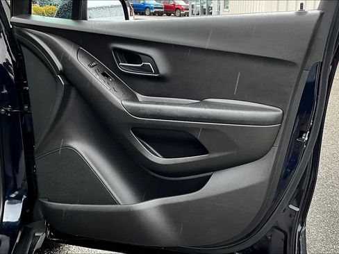 Used 2021 Chevrolet Trax LS w/ Tint and Cruise Package image 12