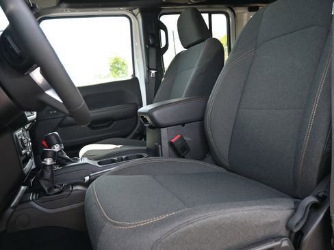 Used 2025 Jeep Wrangler Sahara w/ Safety Group image 13