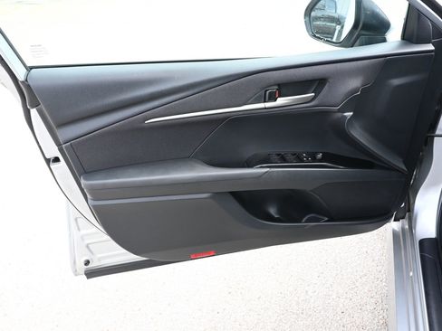 Used 2025 Toyota Camry LE FWD image 8