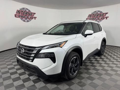 Used 2024 Nissan Rogue SV w/ SV Premium Package AWD/4WD image 3