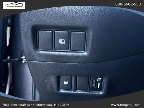 Used 2022 Toyota C-HR XLE FWD image 32
