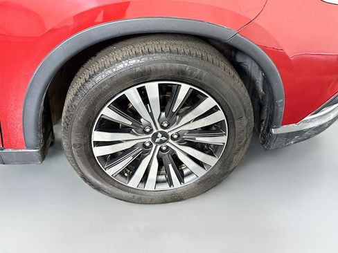 Used 2019 Mitsubishi Outlander SE image 32