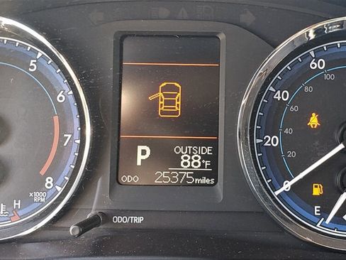 Used 2018 Toyota Corolla LE image 11