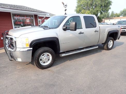 Used 2009 Chevrolet Silverado 2500 LT w/ Exterior Plus Package AWD/4WD image 3