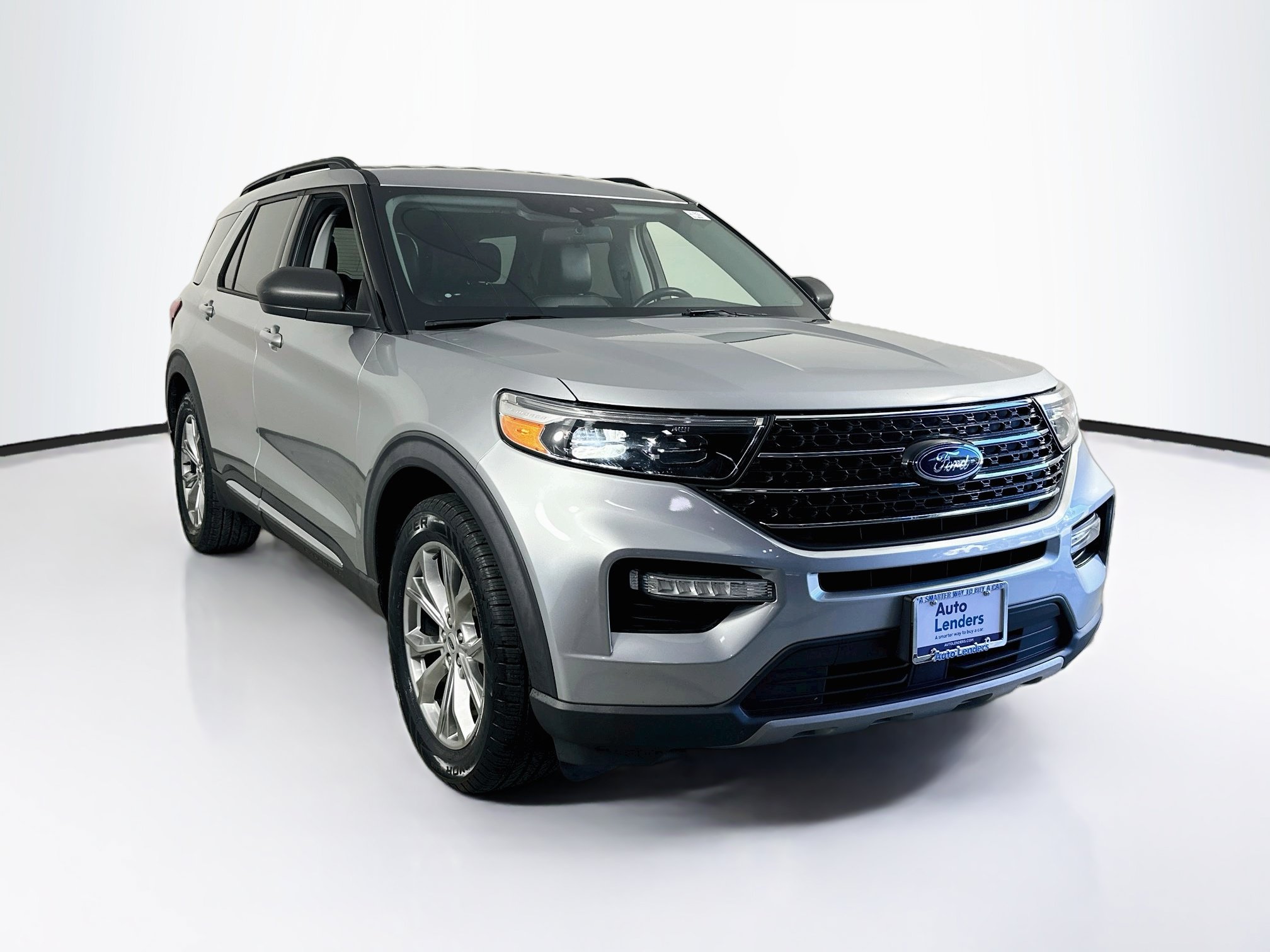 Used 2020 Ford Explorer XLT w/ Equipment Group 202A RWD image 3