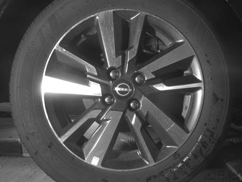 Used 2025 Nissan Versa SV FWD image 18