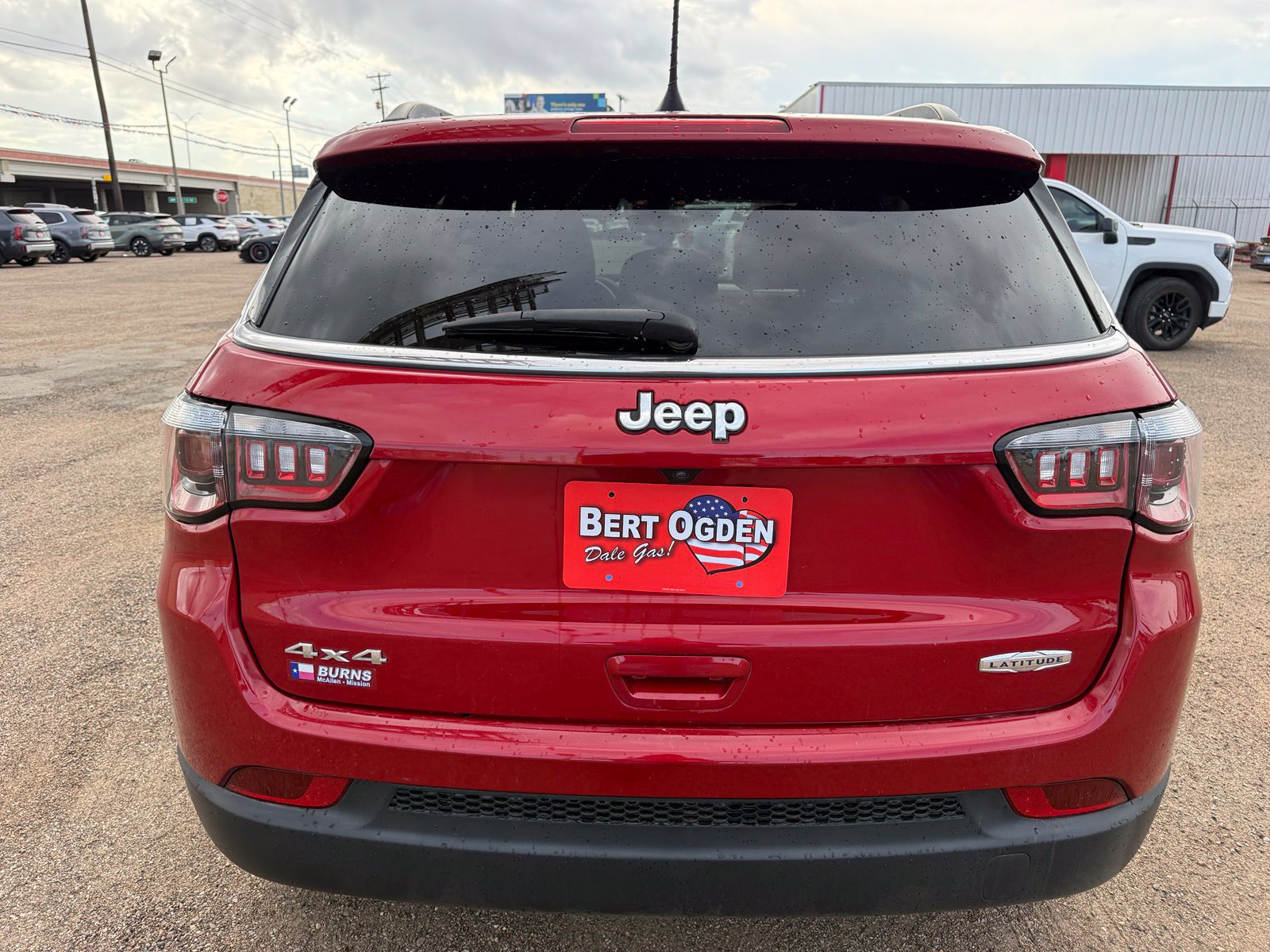 Used 2025 Jeep Compass Latitude AWD/4WD image 4
