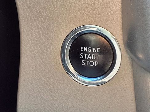 Used 2019 Toyota Highlander XLE image 10