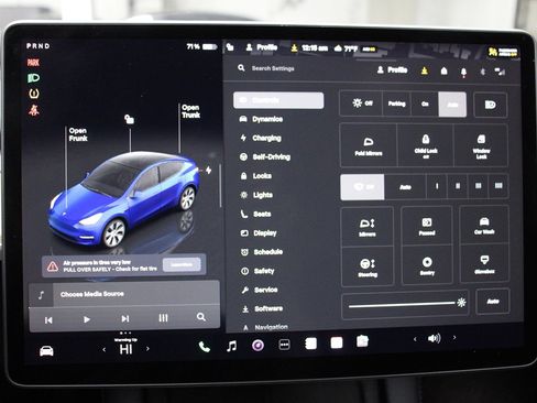 Used 2022 Tesla Model Y Long Range AWD/4WD image 26