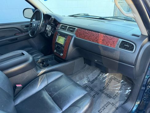Used 2007 Chevrolet Suburban LTZ w/ LTZ Preferred Equipment Group AWD/4WD image 6